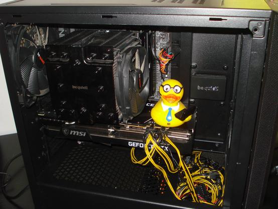 PC mit fetter Grafikkarte und Ente